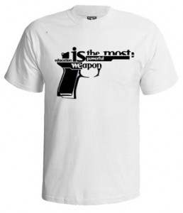 تی شرت تایپوگرافی طرح gun
